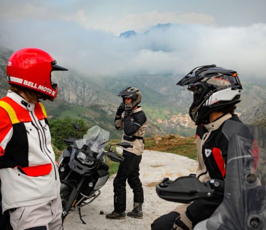 La seguridad de los equipamientos técnicos para motociclistas se refuerza en Colombia